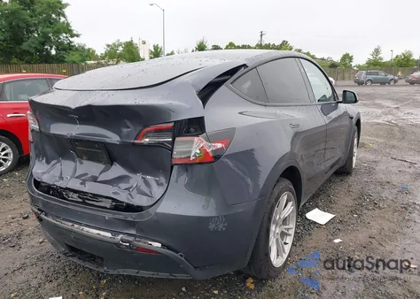 2023 Tesla Model Y Awd/Long Range Dual Motor All-Wheel Drive z USA, uszkodzony, nr VIN 7SAYGDEE5PF895364